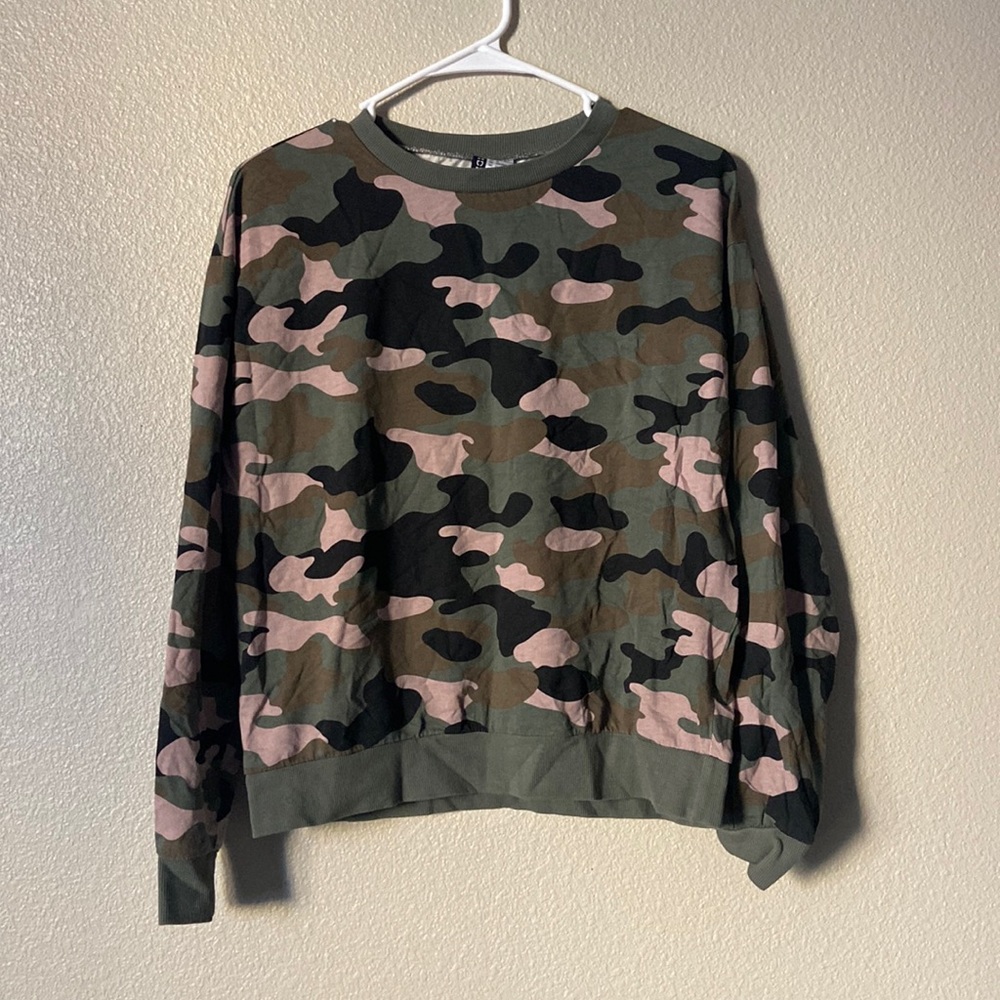 Divided by H&M camouflage long sleeve
